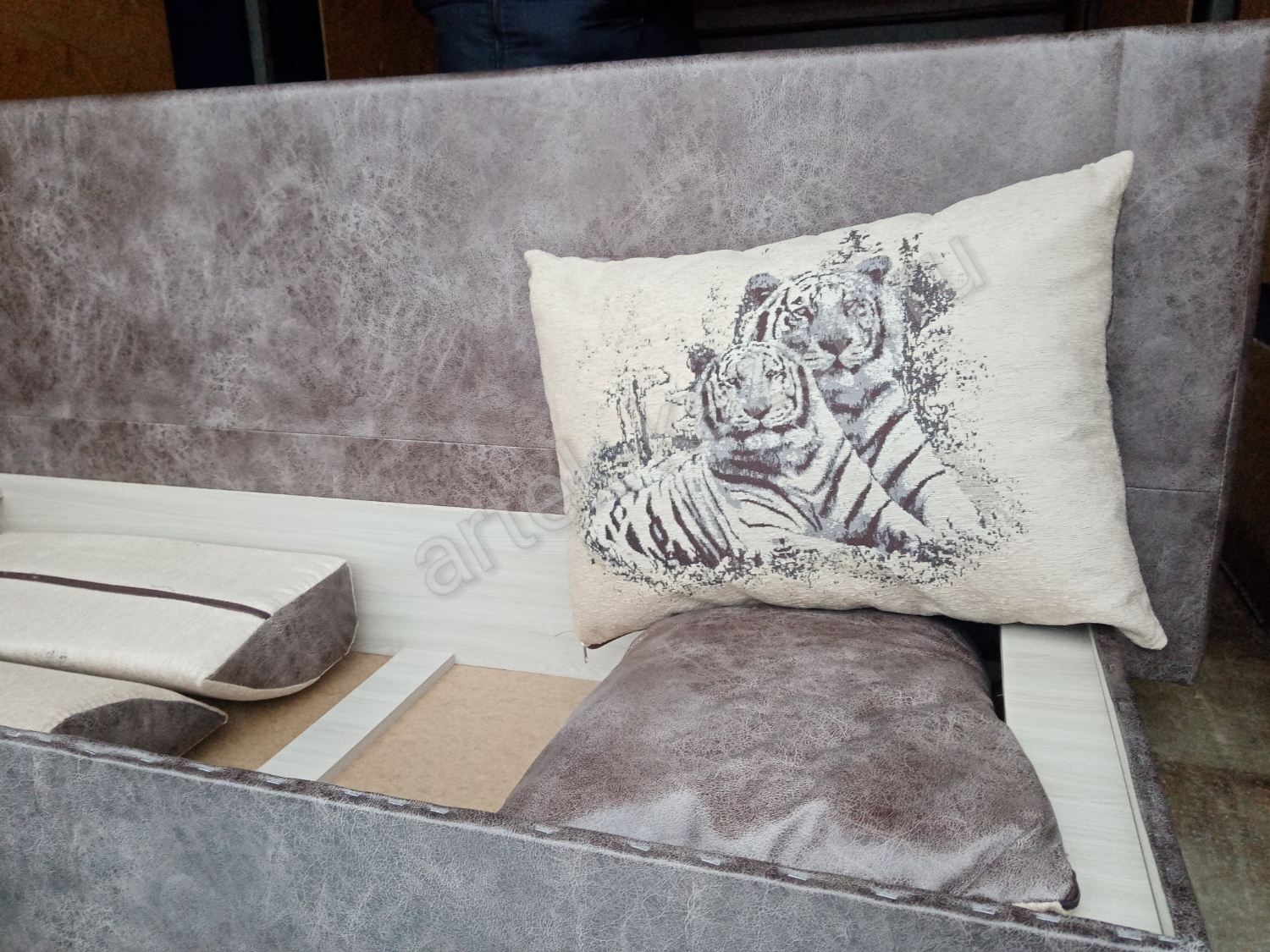 Фото 16. Купить недорогой диван по низкой цене от производителя можно у нас.